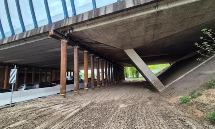 Viaducten knooppunt Velperbroek tijdelijk ondersteund